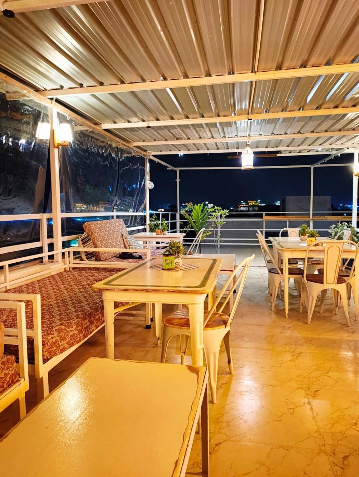Rising Shemesh Home Stay Udajpur Zewnętrze zdjęcie